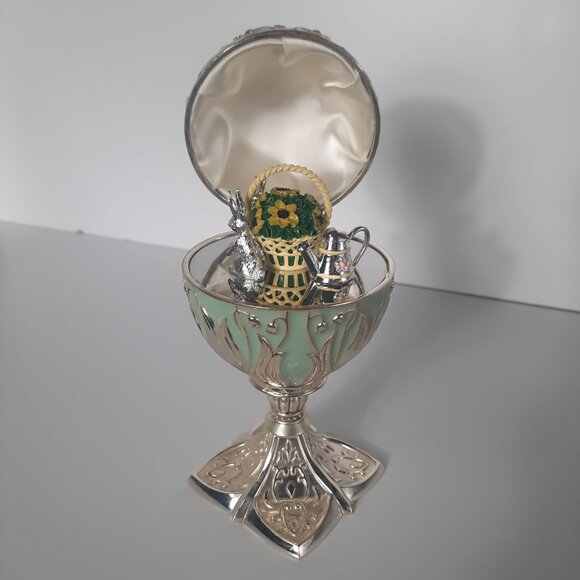 VTG 2002 Wallace Rotating Musical Easter Bunny Egg Enamel Silver Plated 7.5”Tall - Picture 3 of 8